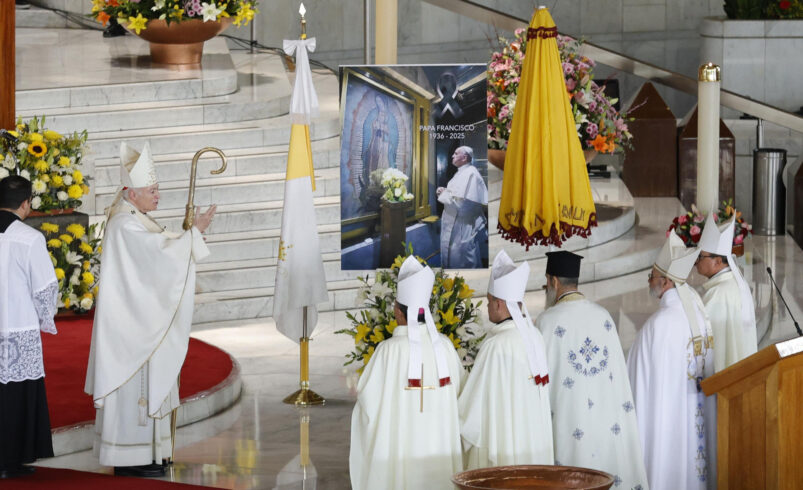 El luto de los mexicanos por el papa Francisco desborda la Basílica de Guadalupe