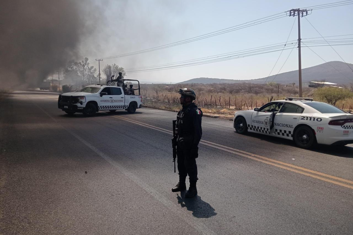 Narcobloqueos en Michoacán, Guanajuato y Jalisco dejan olas de violencia e incendios