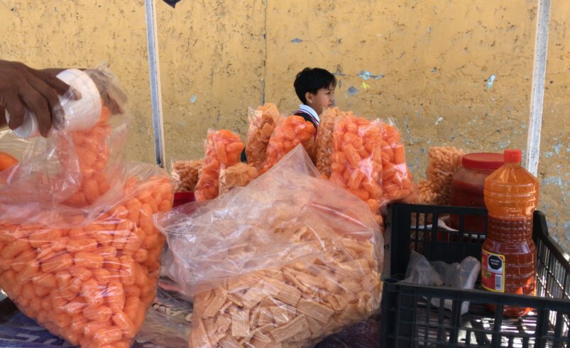 ¿Dónde recibir orientación sobre venta ambulante de alimentos sanos en escuelas?