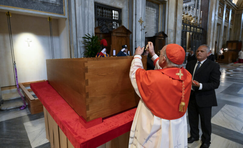 Sepultan al Papa Francisco en la basílica de Santa María la Mayor