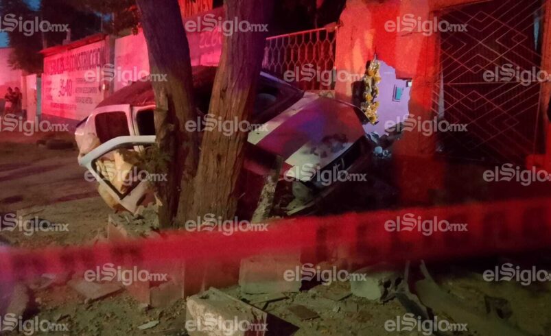 Hombre pierde la vida tras estampar su vehículo en un domicilio en Torreón