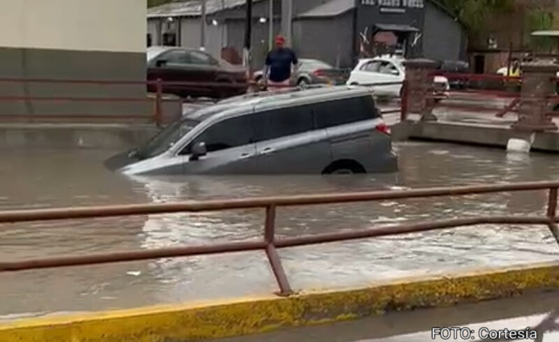 Reportan 28 colonias afectadas y 82 autos varados en Piedras Negras