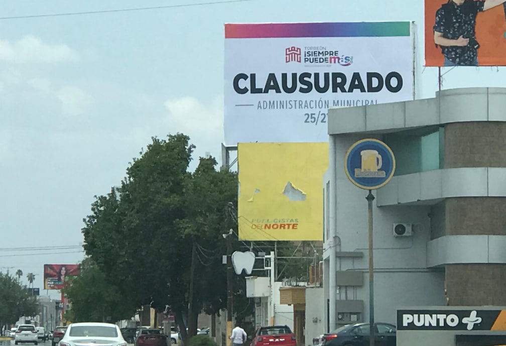 Clausuran 12 anuncios espectaculares en cinco días por irregularidades en permisos