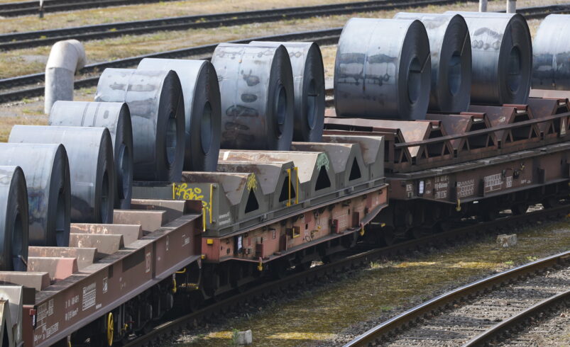 Estados Unidos duplica aranceles al acero y aluminio de países aliados y adversarios