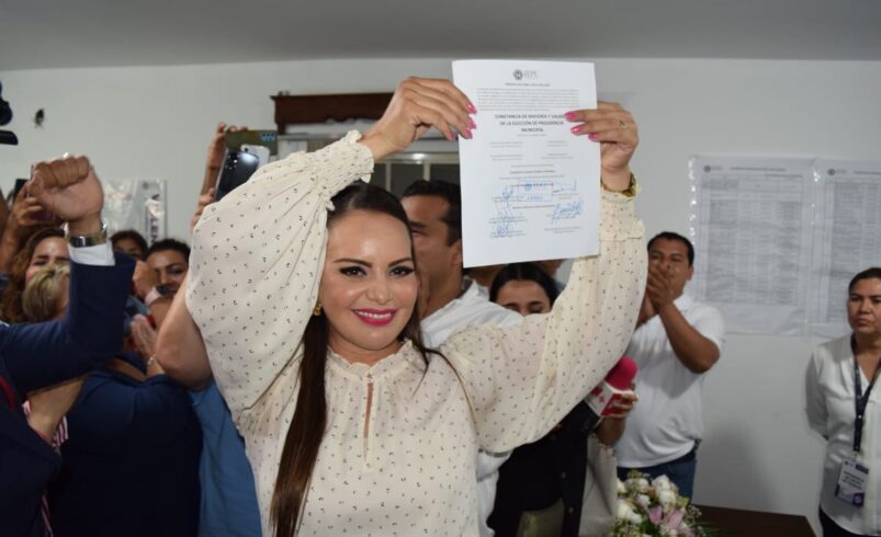 Susy Torrecillas recibe constancia de mayoría del IEPC