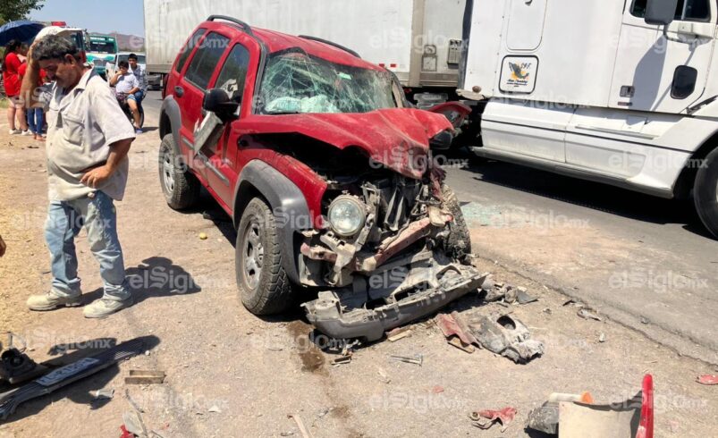 Chocan camionetas en León Guzmán; se reportan al menos cuatro lesionados graves
