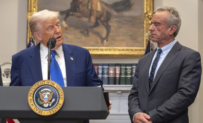 Gobierno de Trump entregó millones datos de migrantes inscritos en Medicaid a autoridades de deportación
