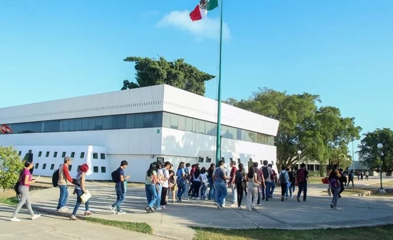 Escuelas cerradas y protestas: maestros mantienen paro en Yucatán