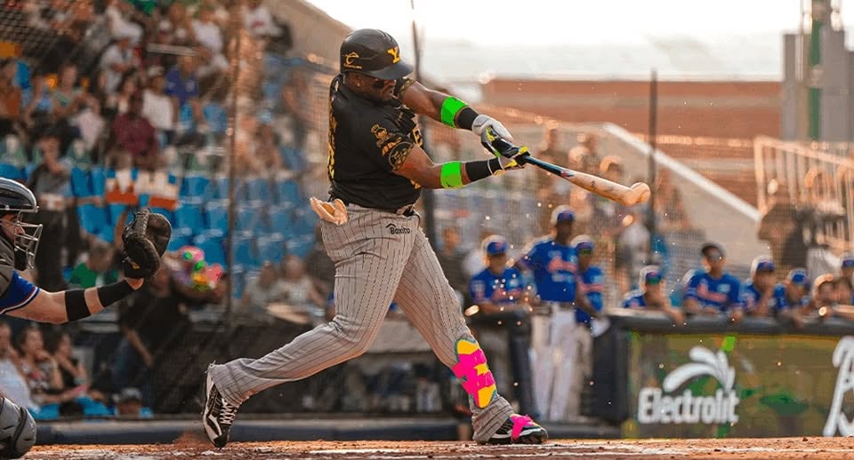 Bravos se imponen a Leones en juego acortado por mal clima