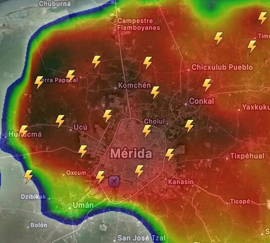 Turbonada con vientos de 68 km/h azota el norte de Mérida