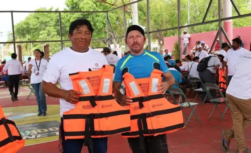 Venden pescadores equipos de supervivencia entregados por el Gobierno de Yucatán