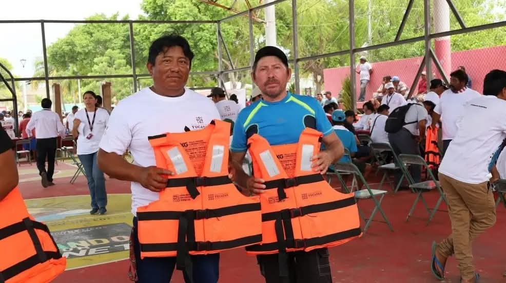 Venden pescadores equipos de supervivencia entregados por el Gobierno de Yucatán