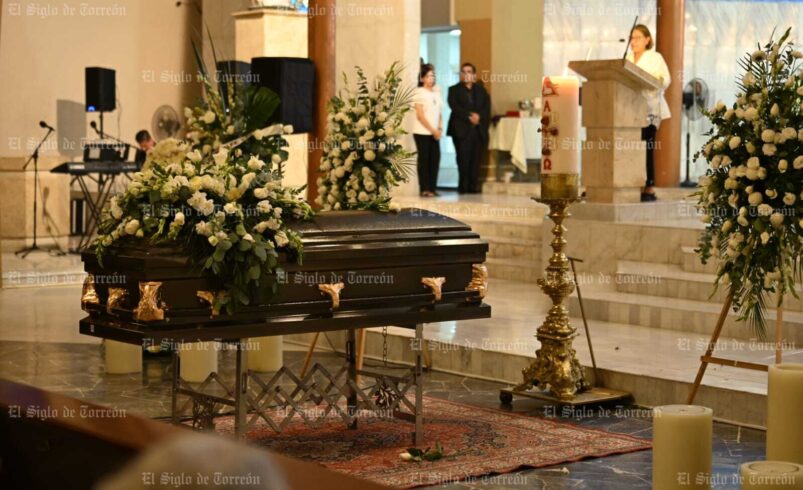 Reciben el cuerpo del padre Zatarain en la parroquia de San José