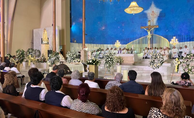 Obispo y presbíteros de Torreón concelebran misa exequial del padre Gerardo Zatarain