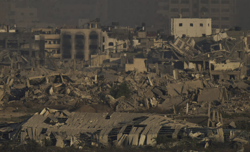 Israel mata a más de 100 palestinos desde el sábado y sigue destruyendo la Ciudad de Gaza