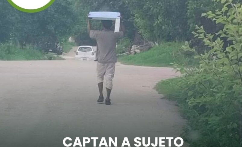 Captan a sujeto robando señalética de paradero Va y Ven en Mérida