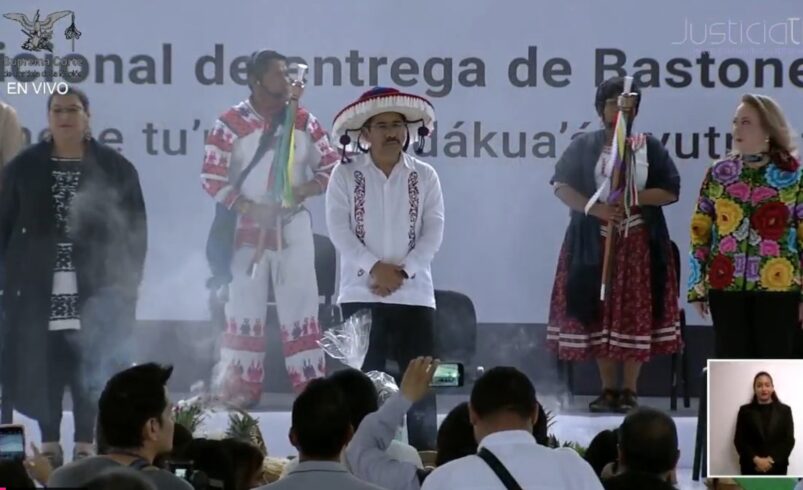 Ministros de la SCJN reciben bastón de mando de los Pueblos Indígenas