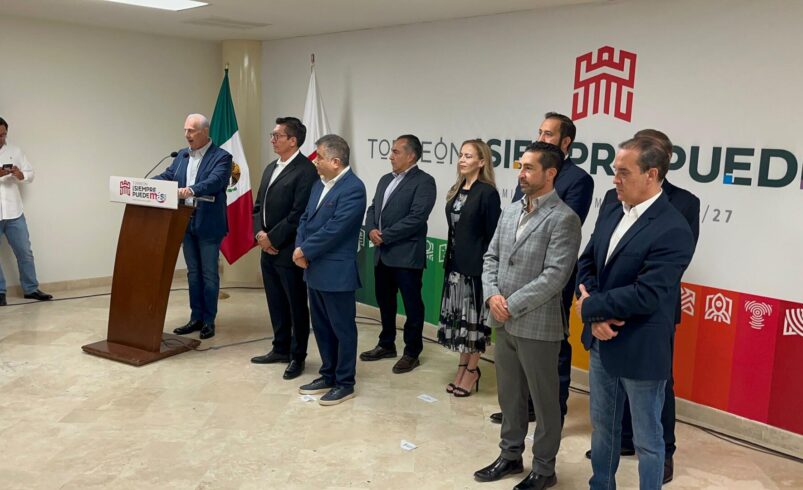 Entrega alcalde Román Cepeda nombramientos a 7 funcionarios