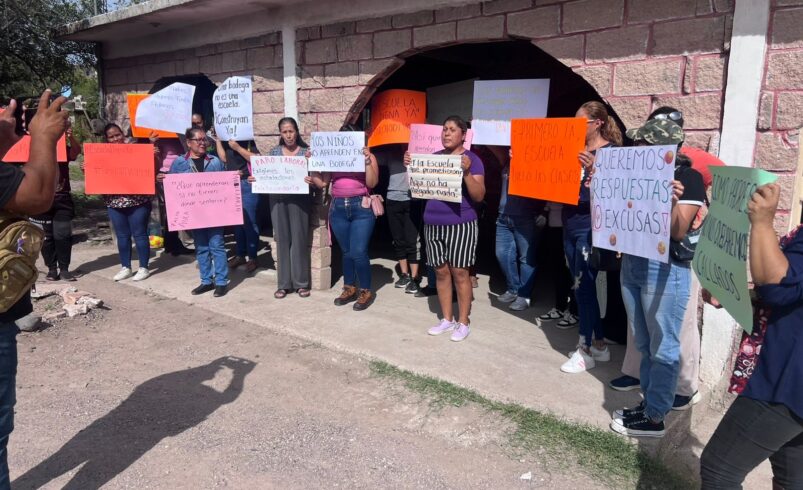 ‘Una bodega no es una escuela’, realizan plantón en Cuencamé para exigir construcción de Telesecundaria