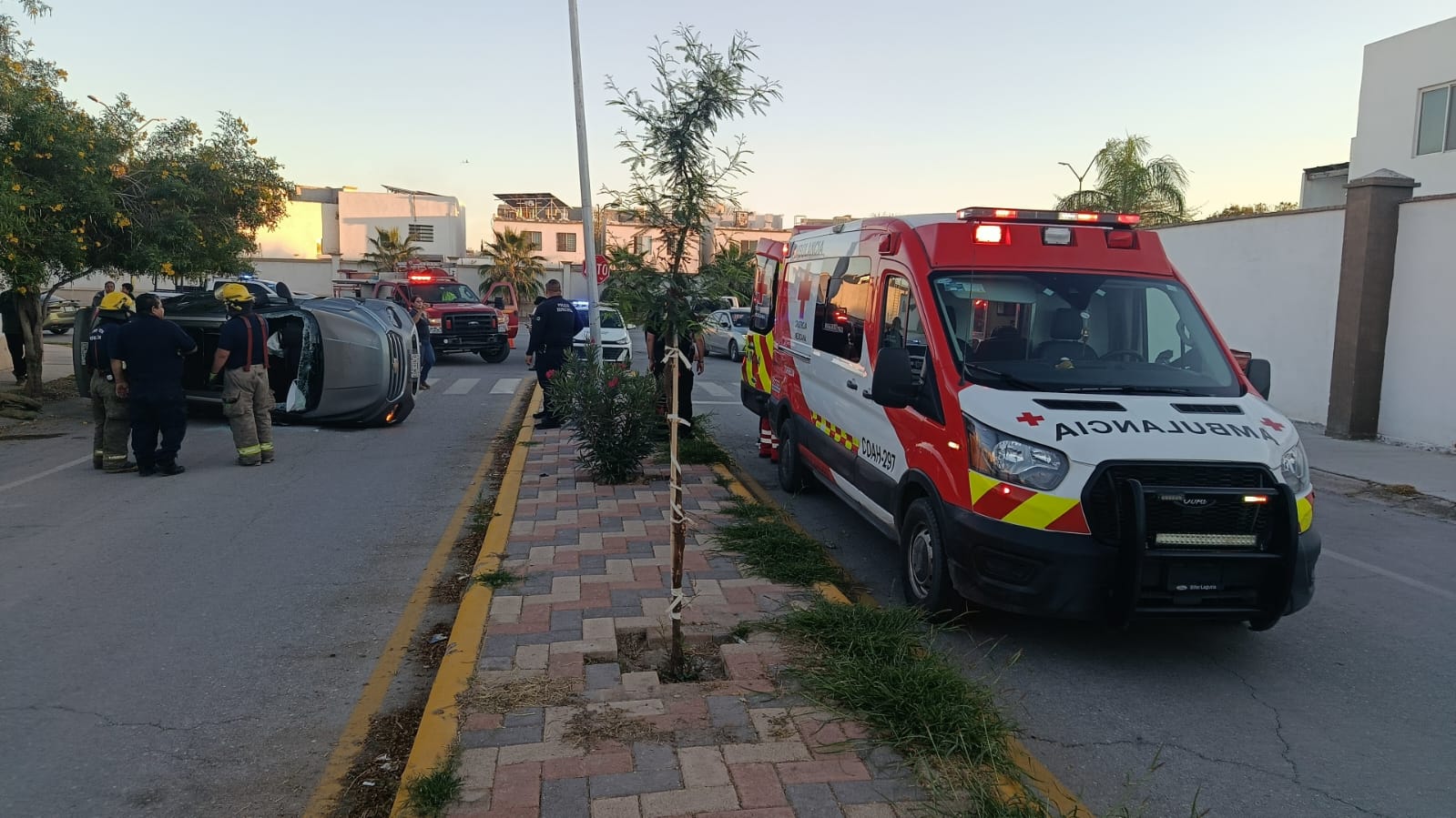 Joven lesionada tras volcadura en la Ampliación Senderos de Torreón