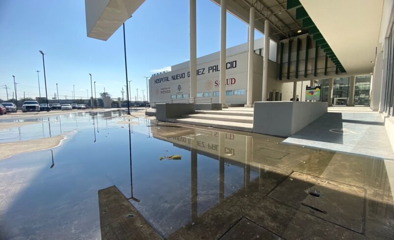 Se registra brote de aguas negras y olores pestilentes en Hospital Nuevo de Gómez Palacio