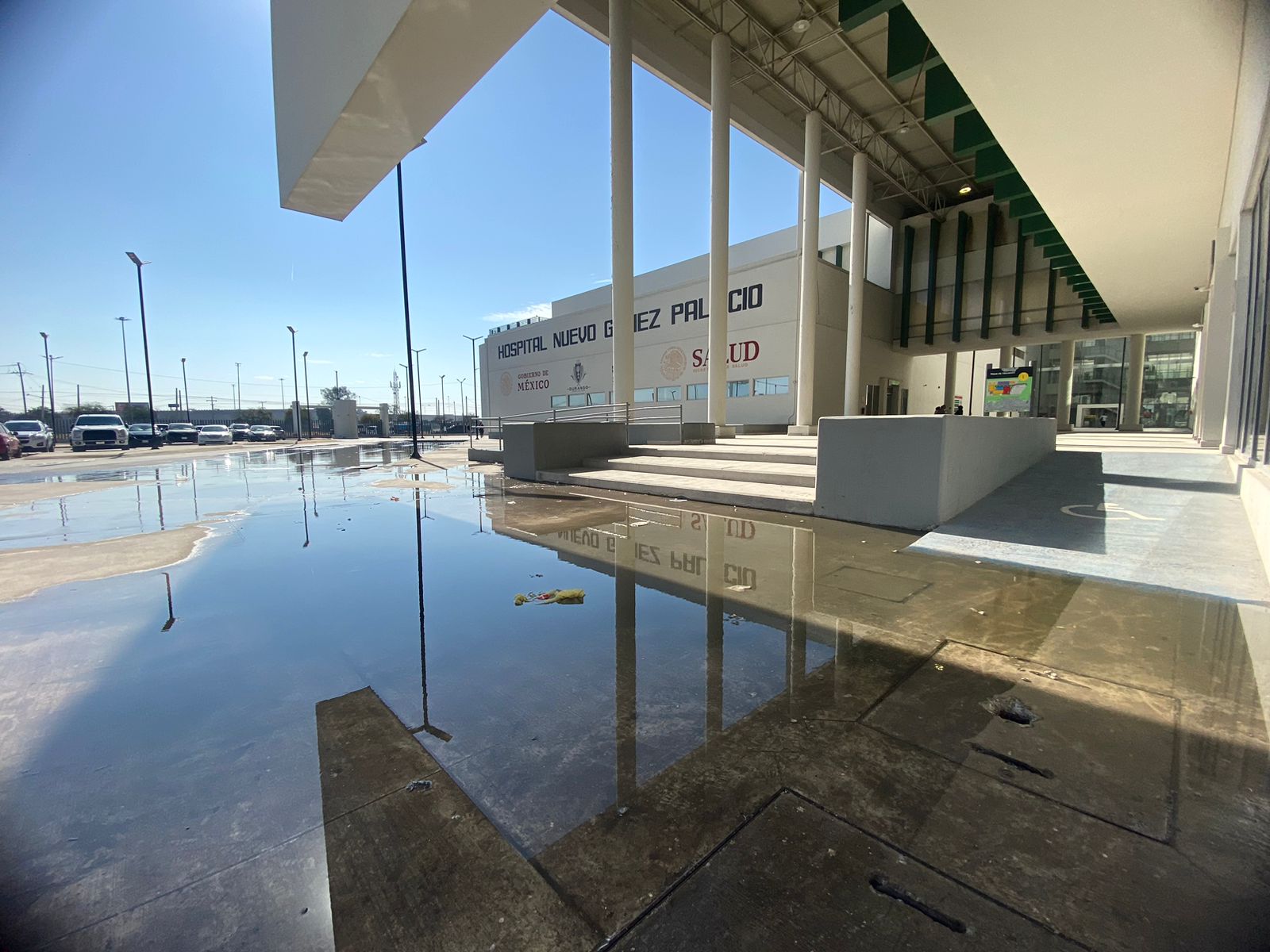 Se registra brote de aguas negras y olores pestilentes en Hospital Nuevo de Gómez Palacio