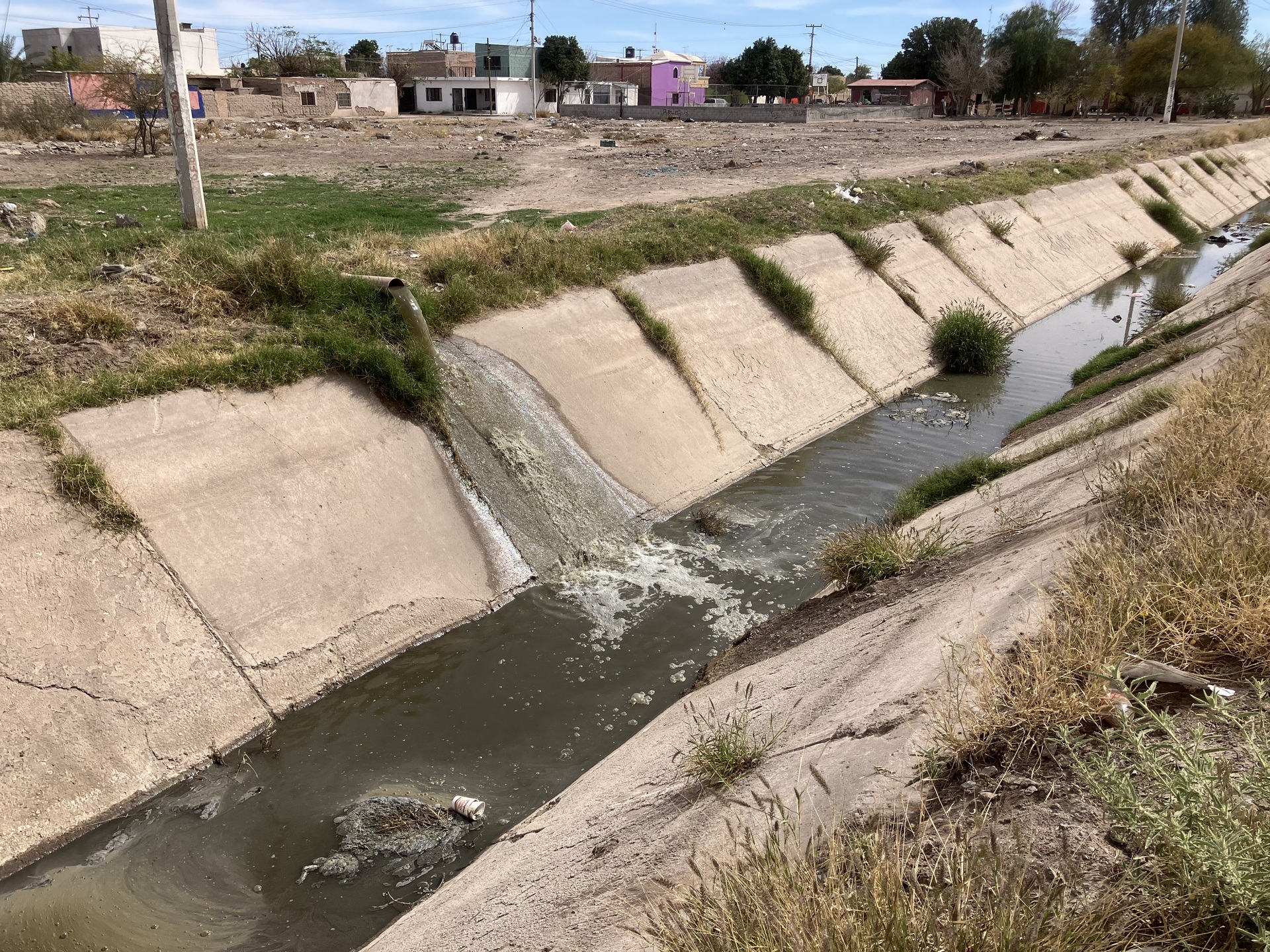 Simas San Pedro justifica vertido de agua residual al canal de riego