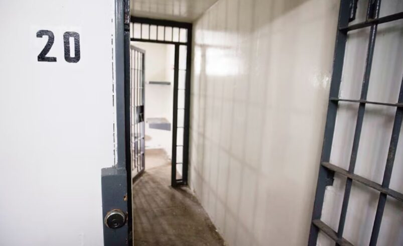 Confirman fuga masiva de 23 reos en penal de Puerto Vallarta tras muerte de ‘El Mencho’