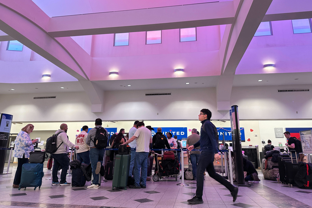 Fuerzas armadas de EU usan un láser para derribar un dron de la Patrulla Fronteriza en Texas