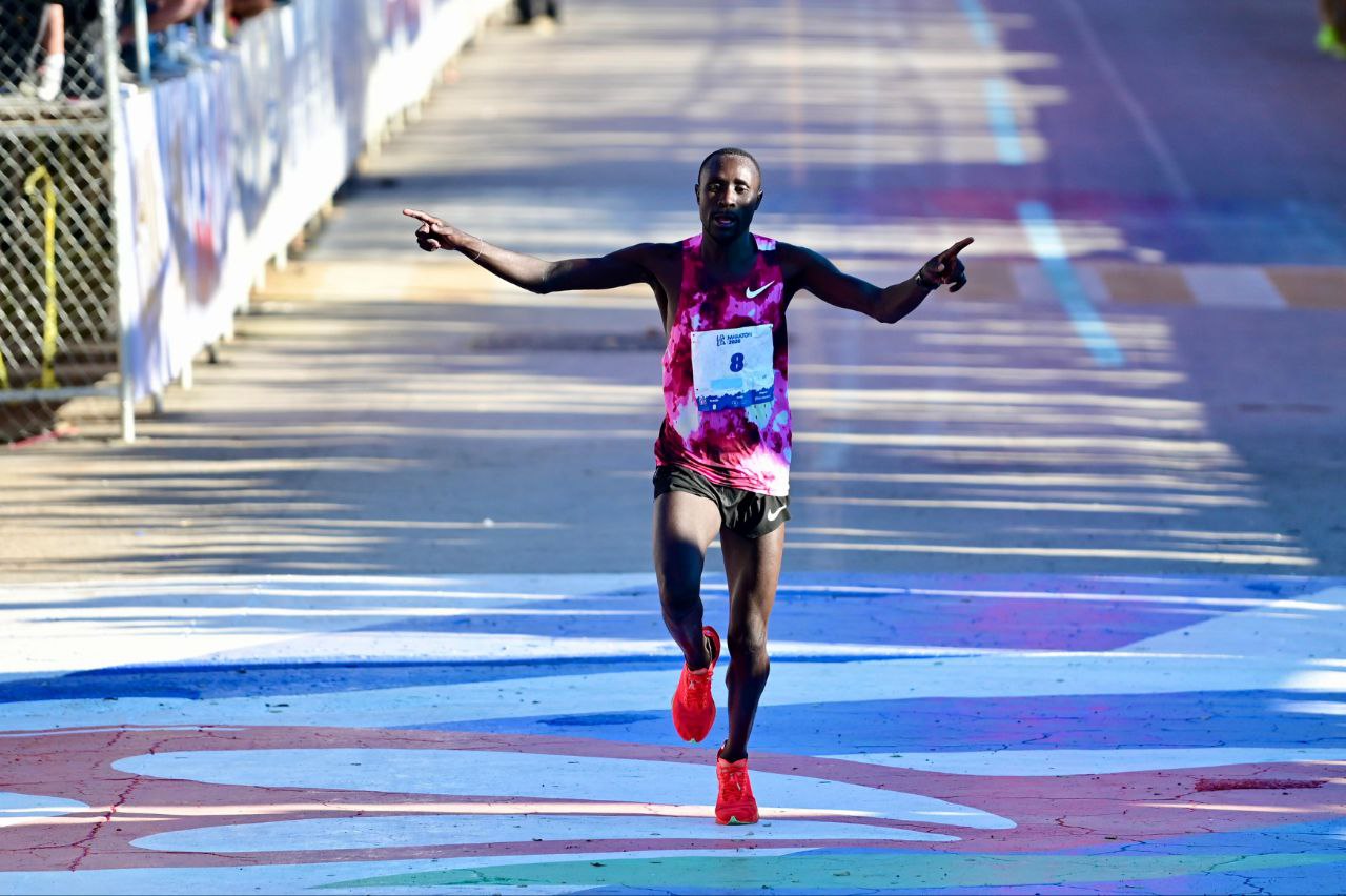 Wilfred Nyatogo y Risper Biyaki se llevan el Maratón Lala 2026