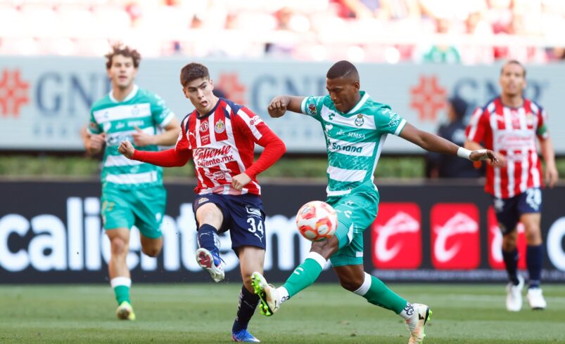 Santos cae en su visita a las Chivas