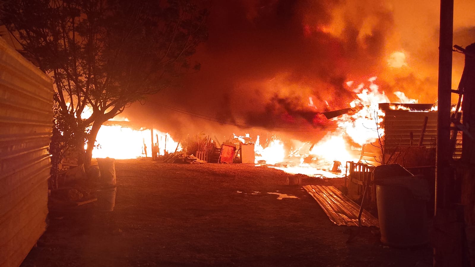 Fuerte incendio alertó a habitantes de Ramos Arizpe