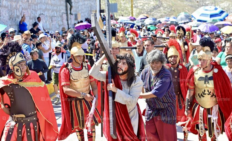 Cerro de las Noas reúne a más de 35 mil fieles en un emotivo Viacrucis marcado por la fe y la reflexión social