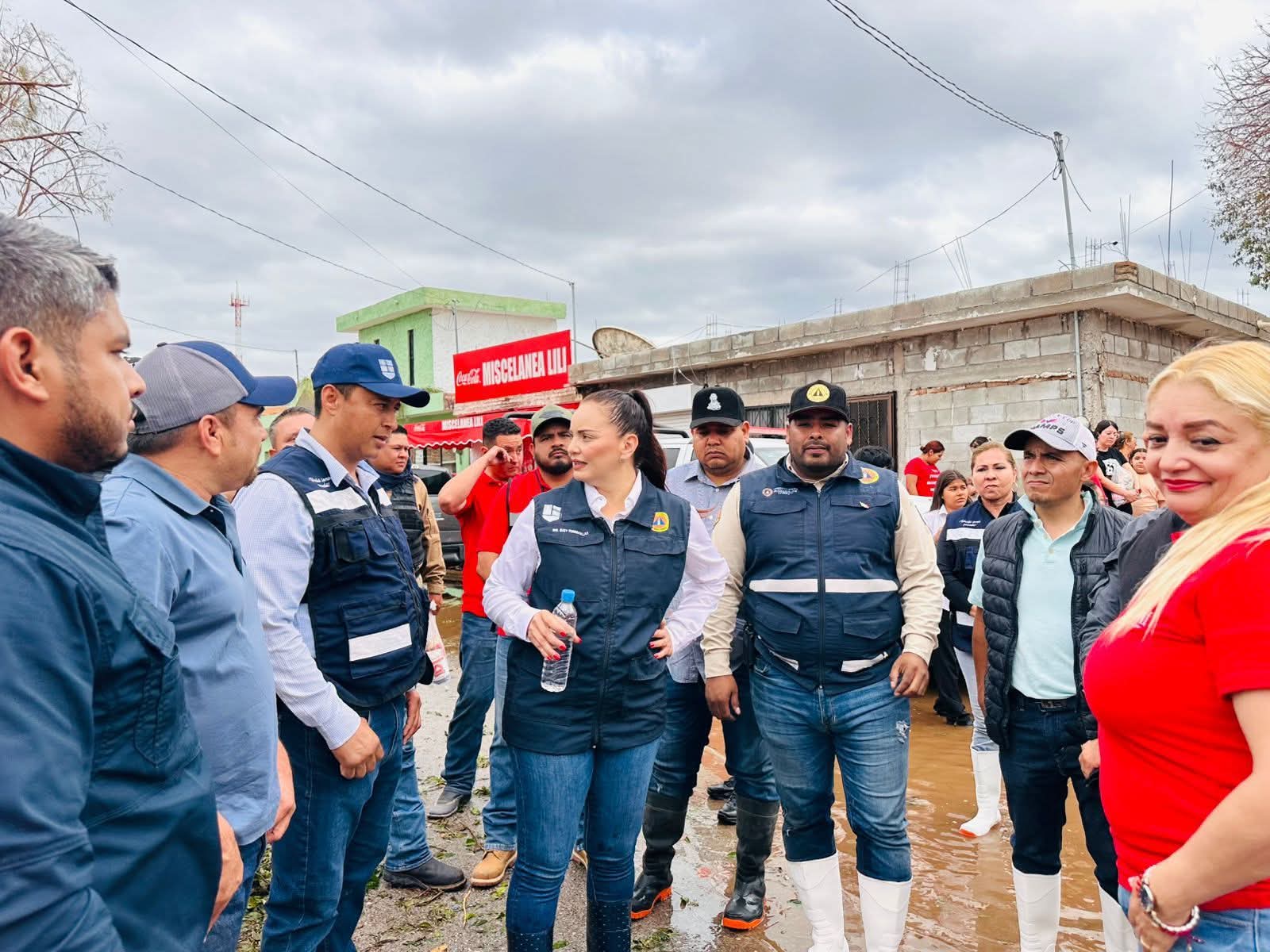 La alcaldesa de Lerdo supervisa colonias afectadas por tromba y granizo