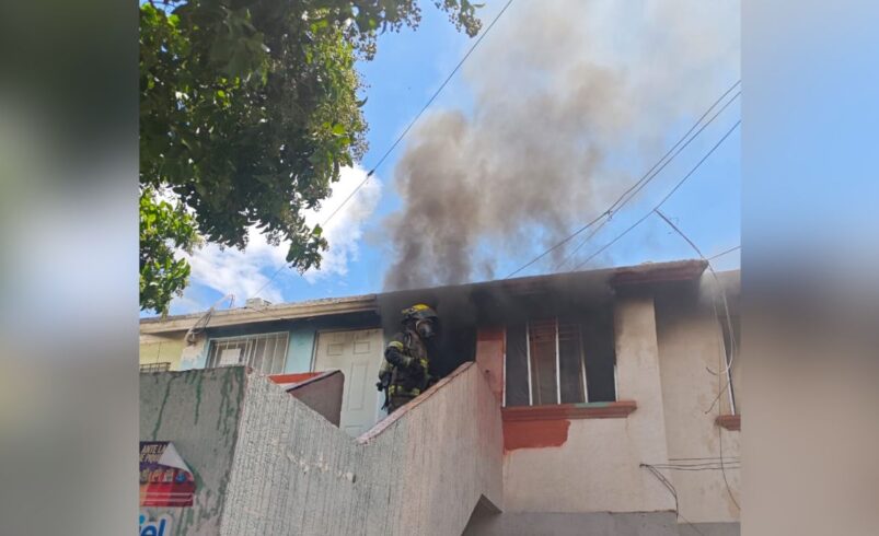 Se incendia habitación en condominios de Rincón de la Merced