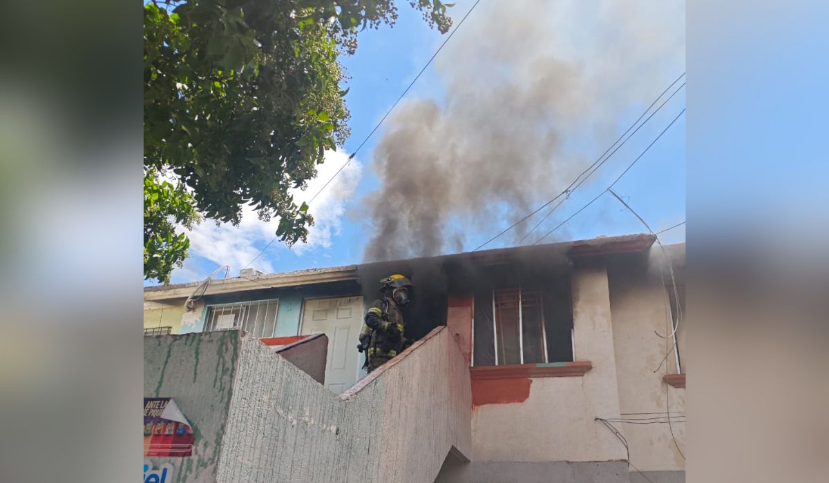 Se incendia habitación en condominios de Rincón de la Merced