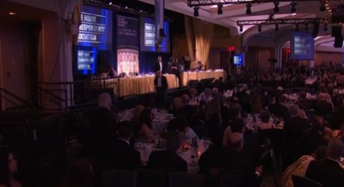 Evacuan a Trump de cena de corresponsales tras aparentes disparos