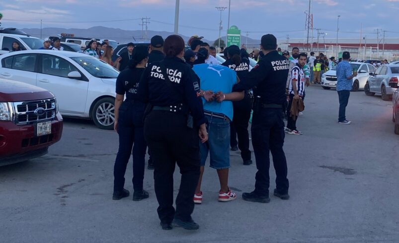 Detienen a más de 18 tras disturbios al salir del TSM; seis ciudadanos y cinco policías lesionados