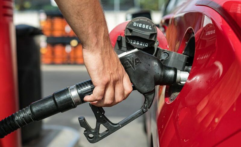 Precio del diésel bajará a 27 pesos por litro tras pacto con gasolineros