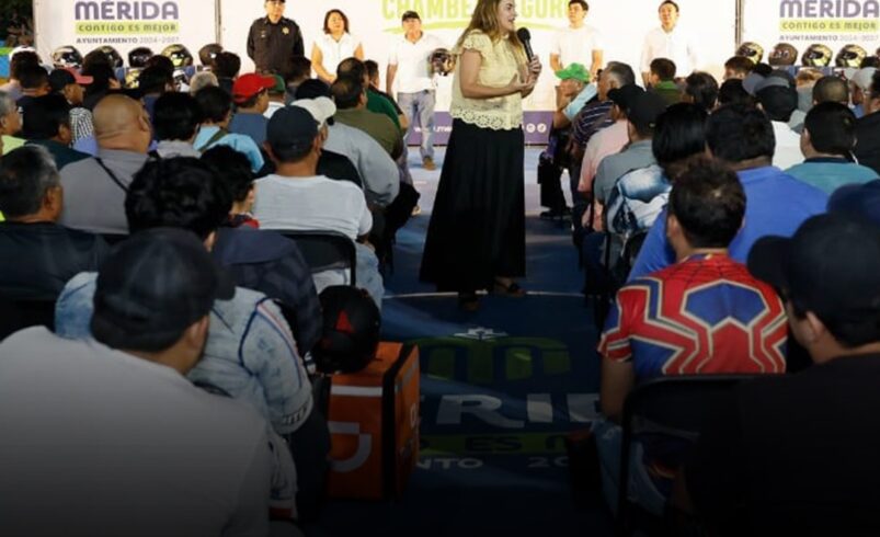 Repartidores y motociclistas reciben cascos gratis en Mérida