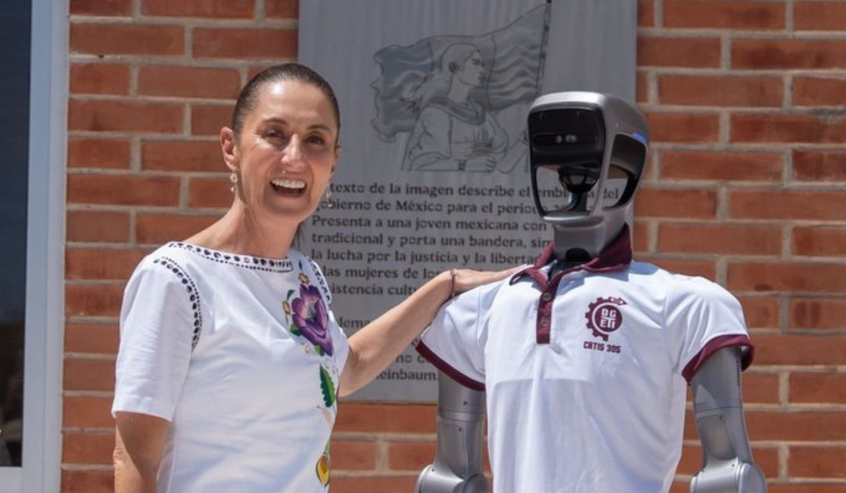 Robots acompañan a Sheinbaum en inauguración de bachillerato
