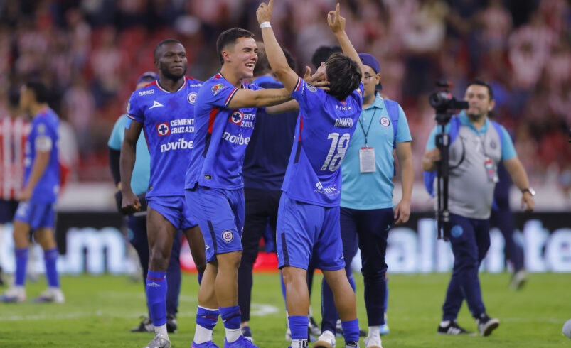 Cruz Azul derrota a Chivas de visita y clasifica a la final