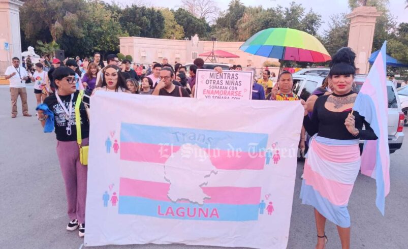 Realizan marcha silenciosa contra la LGBTfobia en Torreón; exigen respeto y reconocimiento a derechos trans