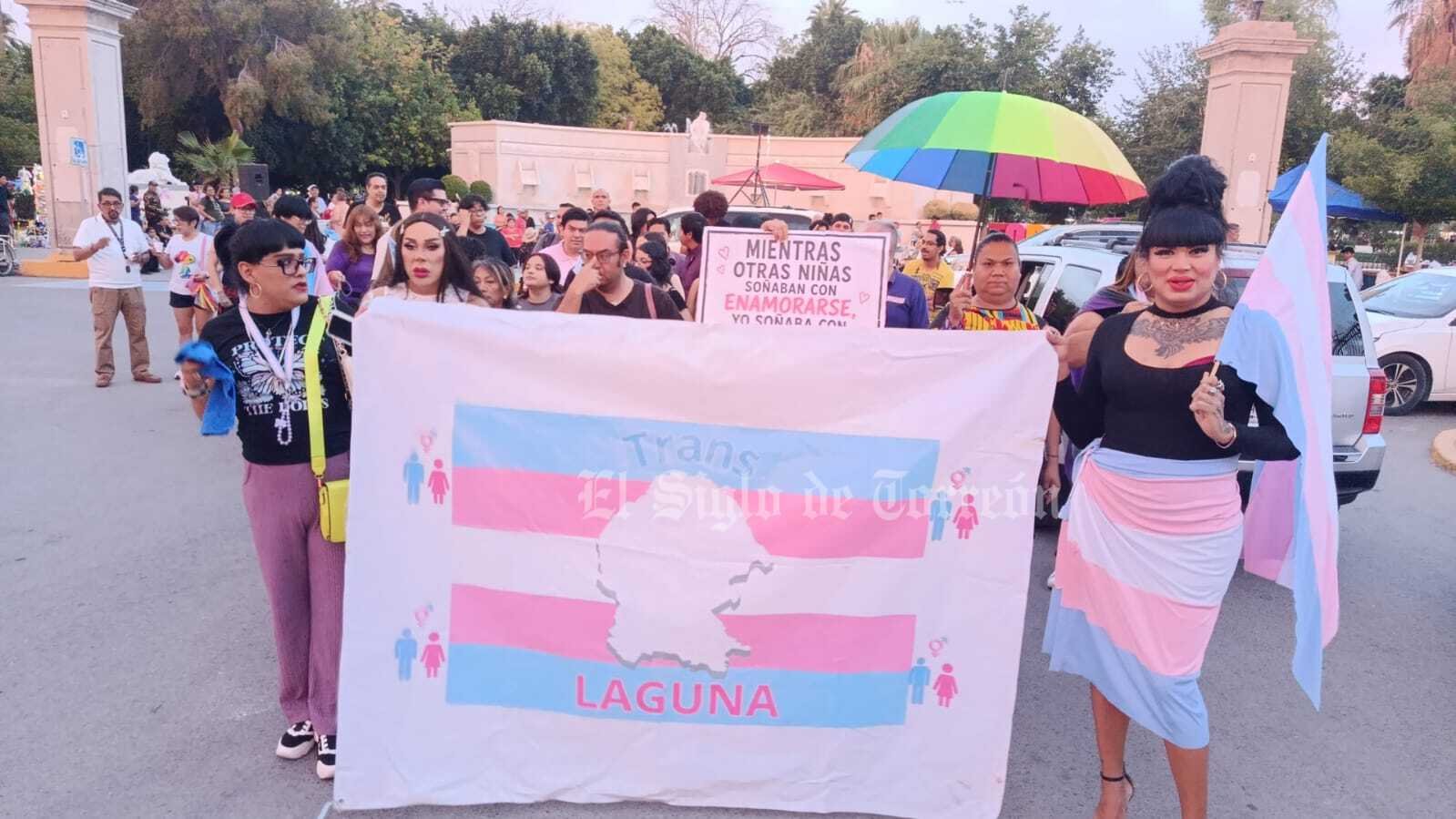 Realizan marcha silenciosa contra la LGBTfobia en Torreón; exigen respeto y reconocimiento a derechos trans