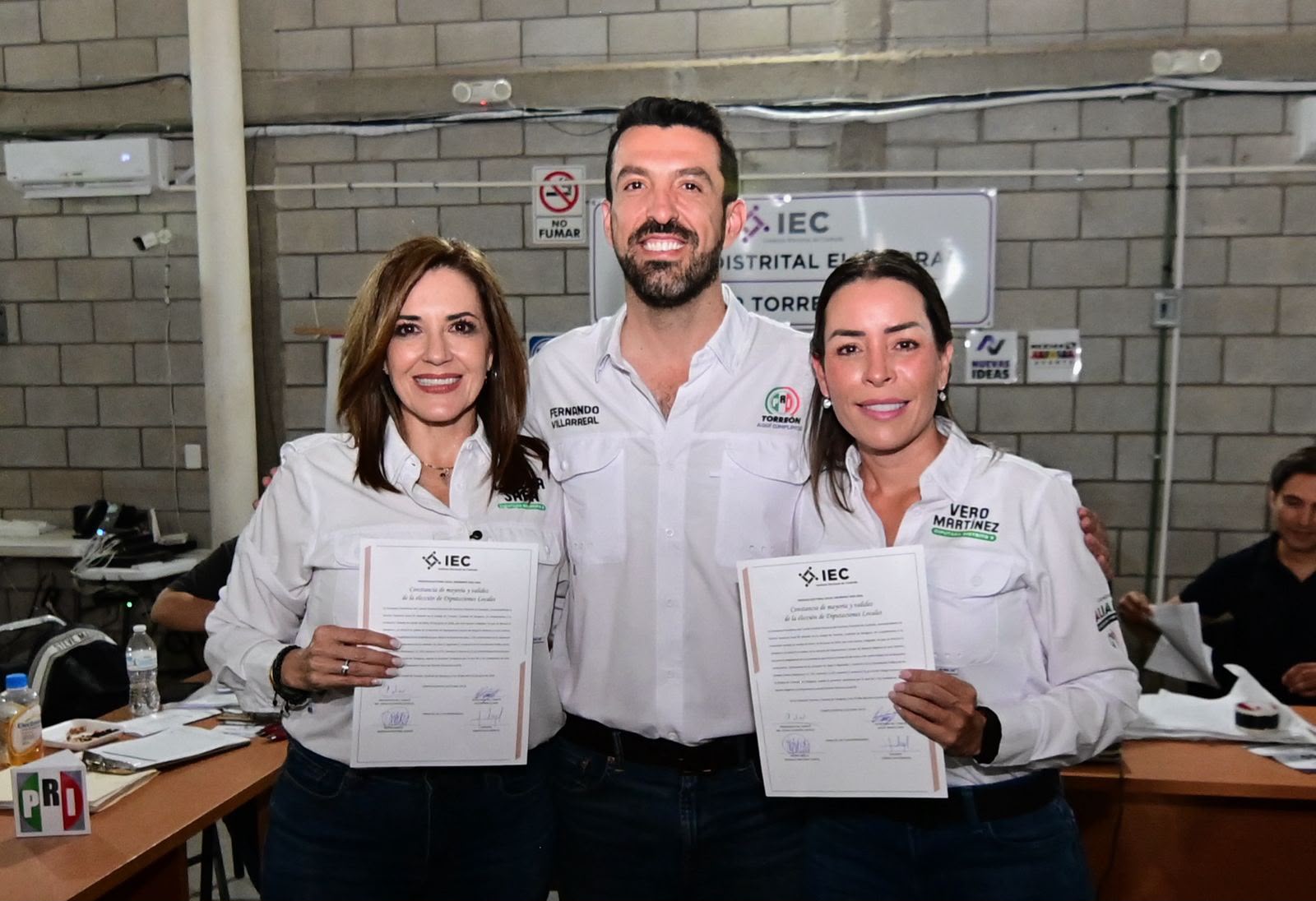 Reciben Vero Martínez y Lorena Safa constancia de mayoría
