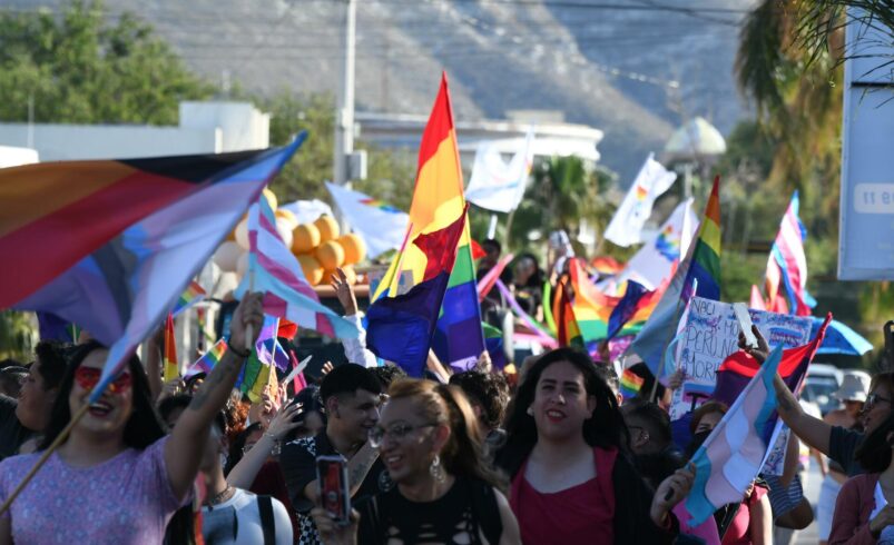 Marchan por el Orgullo LGBT+ en Laguna de Durango y exigen Ley de Identidad de Género