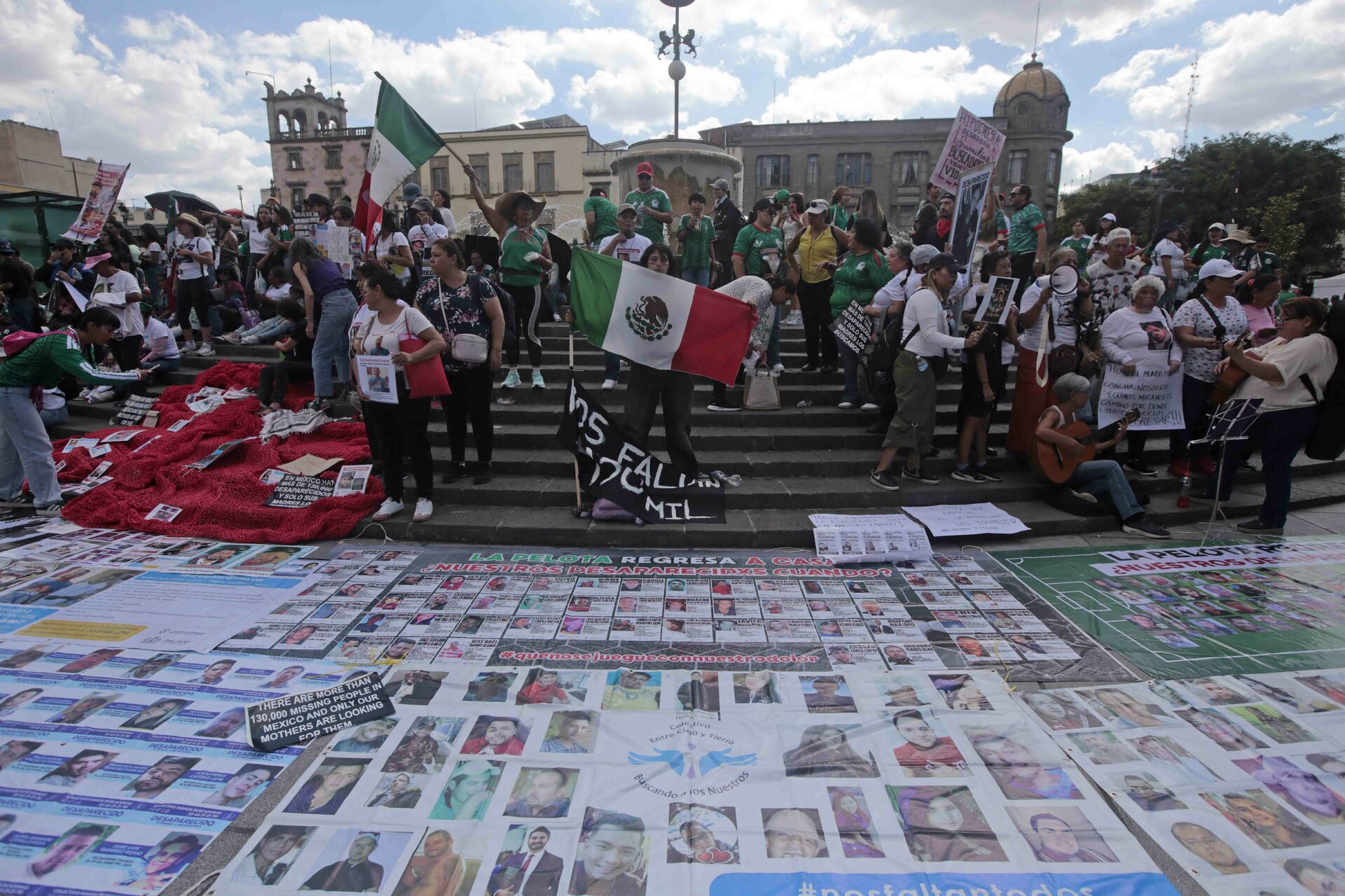 Colectivos de búsqueda se manifiestan en Guadalajara