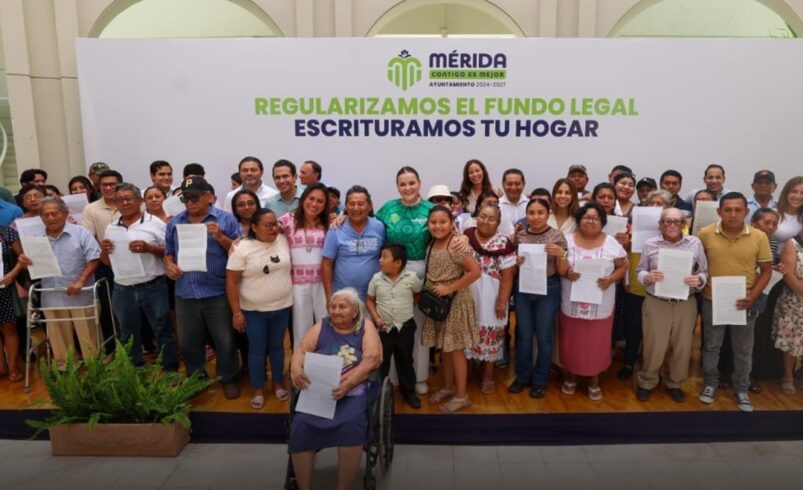 Entrega de escrituras de vivienda en Mérida