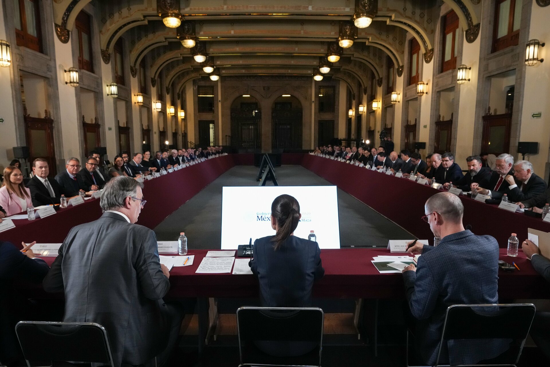 Sheinbaum se reúne con empresarios de maquilas y manufactura para fomentar ‘más inversiones’