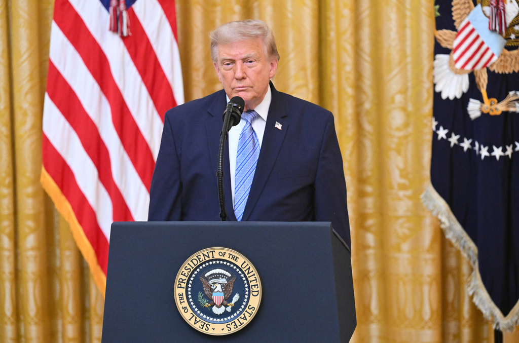 Trump acusa a China de interferir en pasadas elecciones de EU